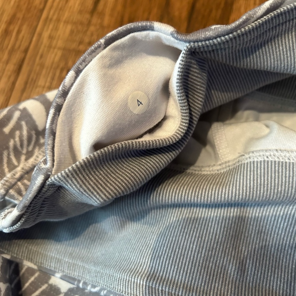 Lululemon -Fossil Grey Beachy Floral Wunder Under Crop Leggings - Picture 5 of 7